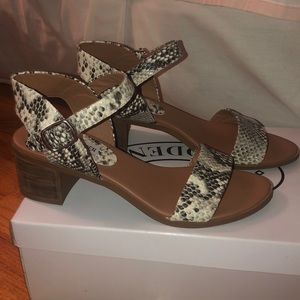 Steve Madden ”Natural Snake April” sandals